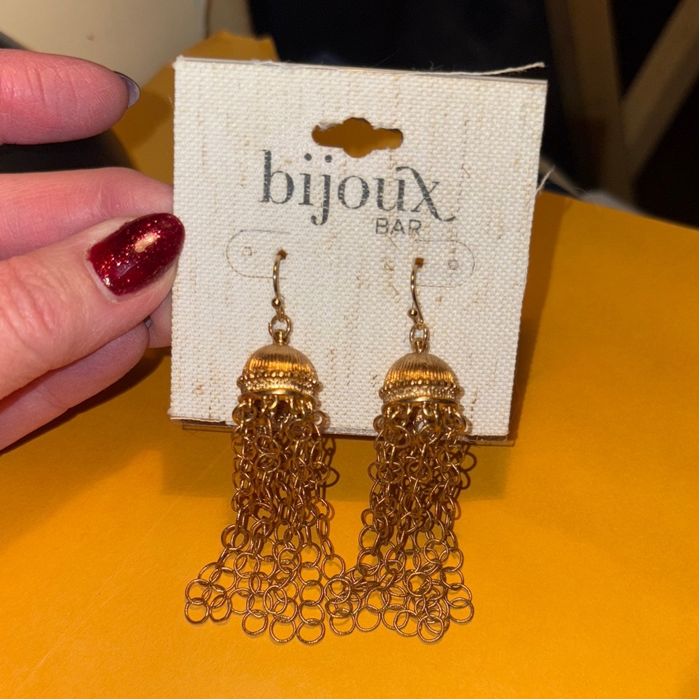 0134) Gold Tassel Earrings